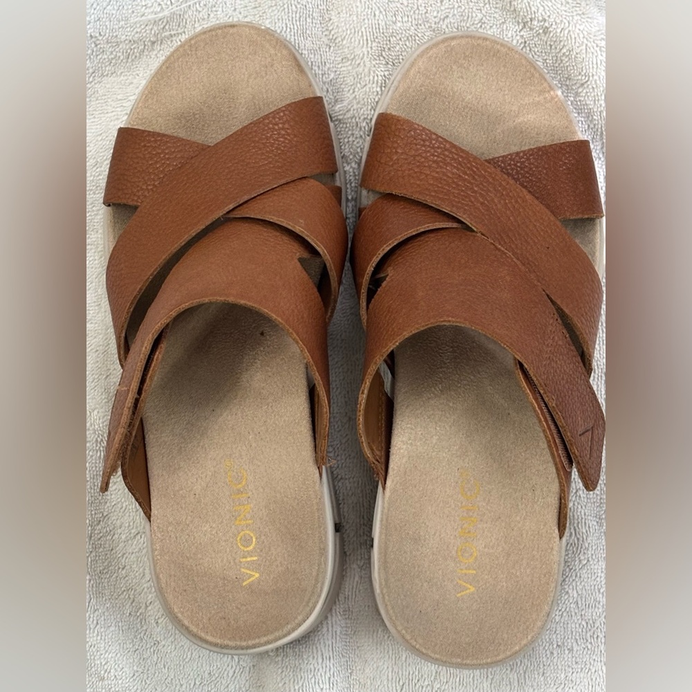 Vionic Uptown Sunset Sandal Size 7.5
Tan— Leather 
Size: 7.5